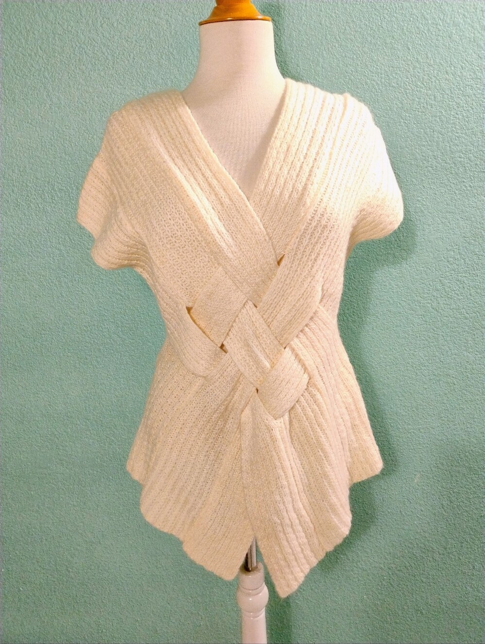 Escio Women's Sz M NWT Sweater Knit Criss Cross Front Top Cap Sleeve